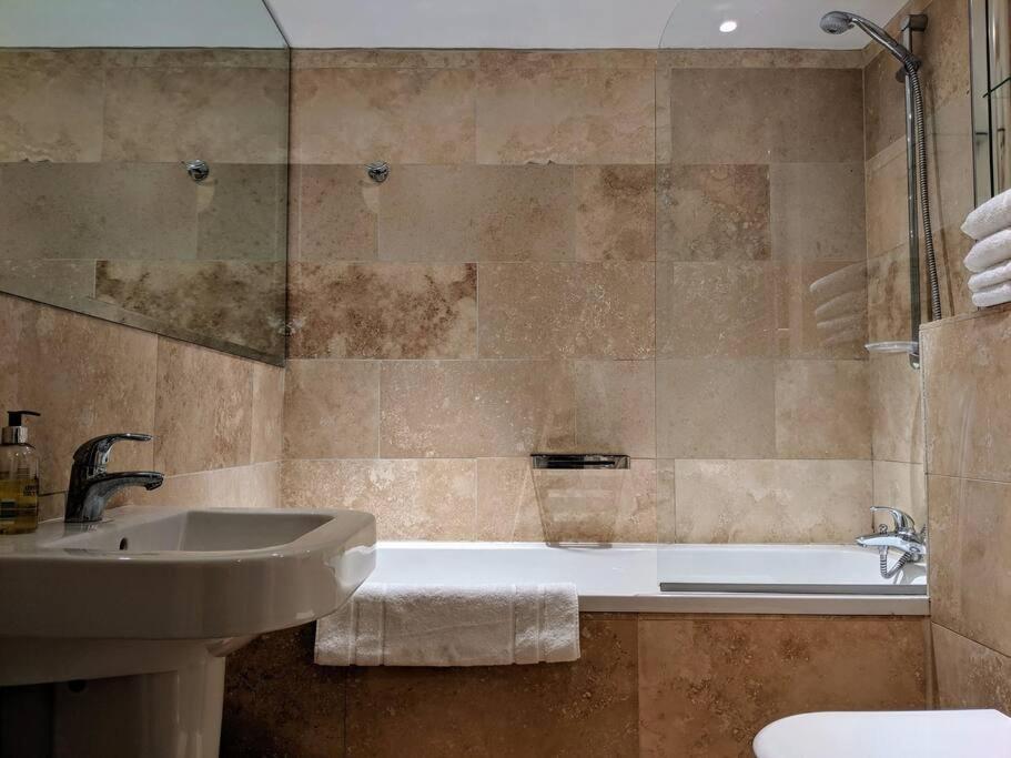Boutique City Centre Flat By City Superhost แมนเชสเตอร์ ภายนอก รูปภาพ